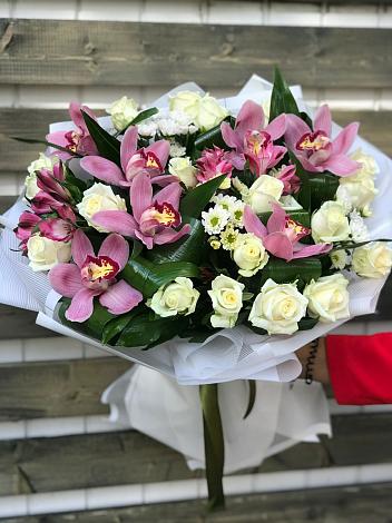 Букет цветов из: Розы и Хризантемы в Новогремяченском