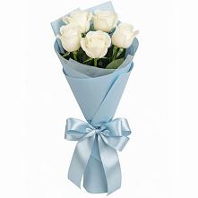 Букет 5 Белых роз Проуд в Новогремяченском