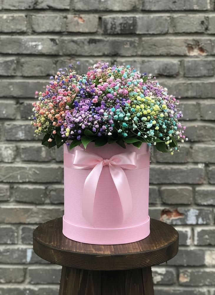 Цветочная композиция из Гипсофила и Розы в шляпной коробке в Новогремяченском