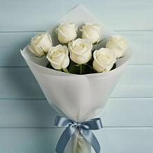 Букет 7 Белых роз Эдлесс Лав в Новогремяченском