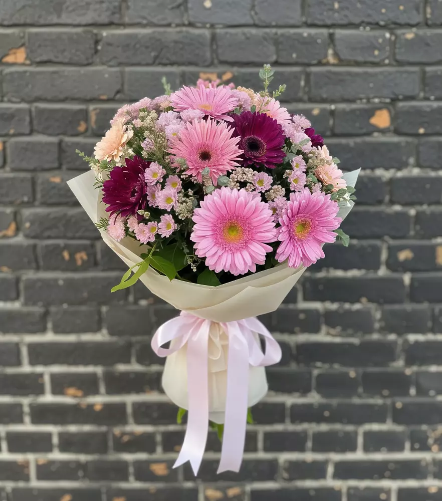 Букет цветов из: Герберы и Хризантемы в Новогремяченском