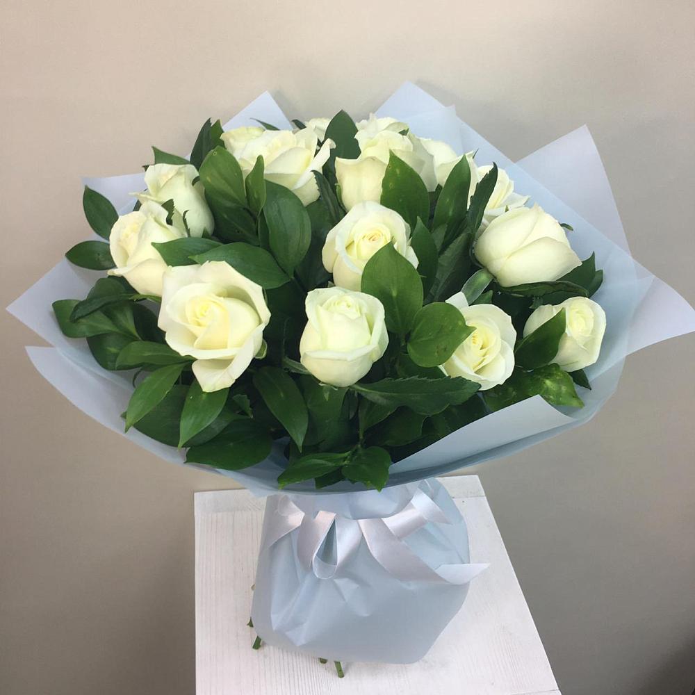 Букет 15 Белых роз Проуд в Новогремяченском