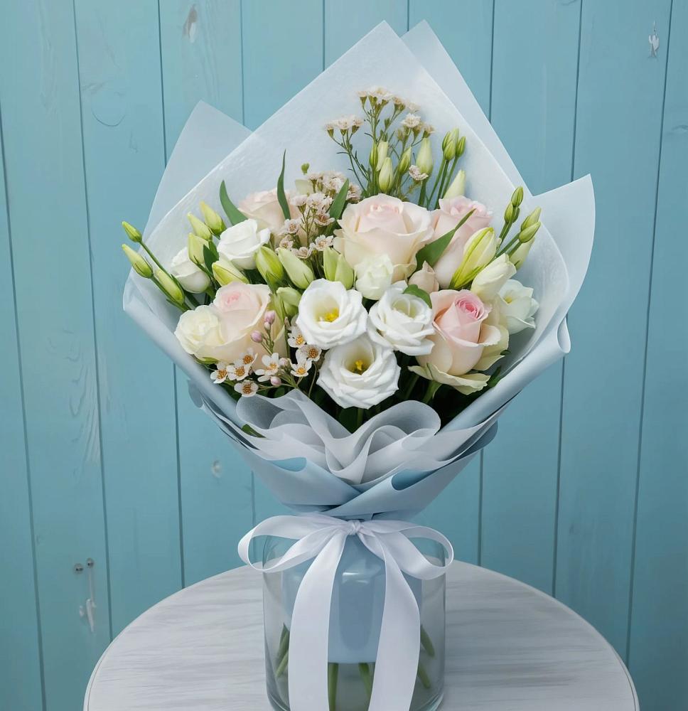 Букет цветов из: Розы и Лизиантусы в Новогремяченском