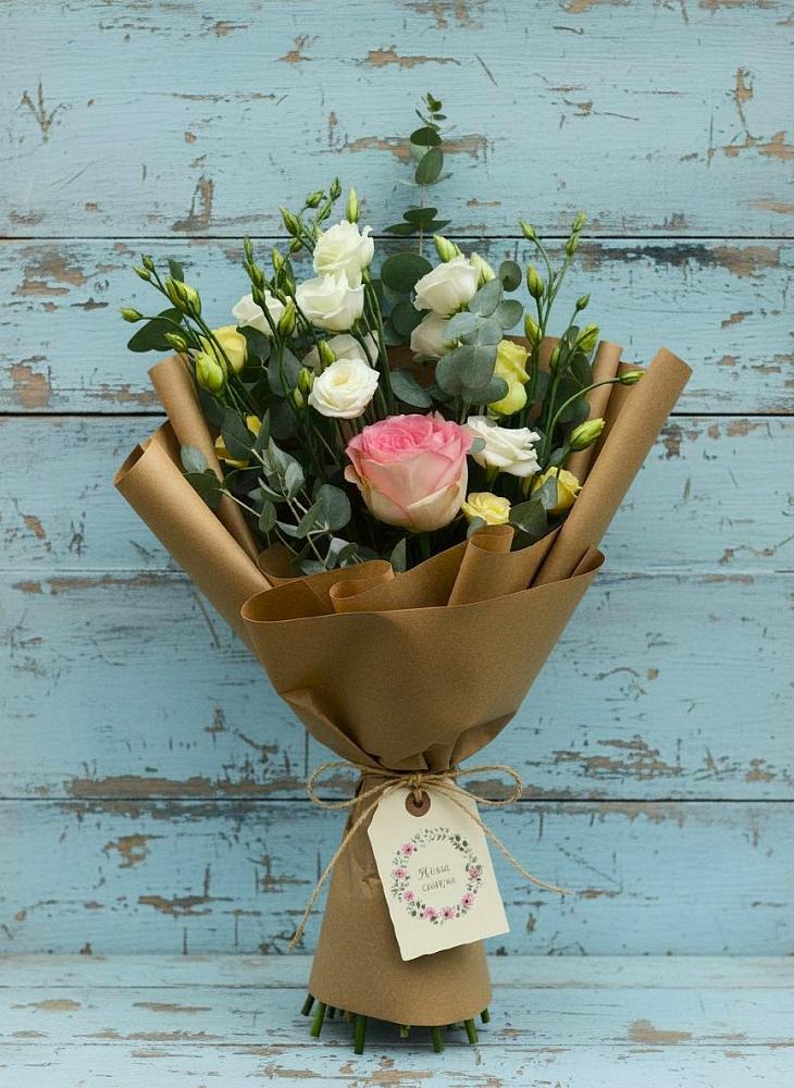 Букет цветов из: Розы и Лизиантусы в Новогремяченском