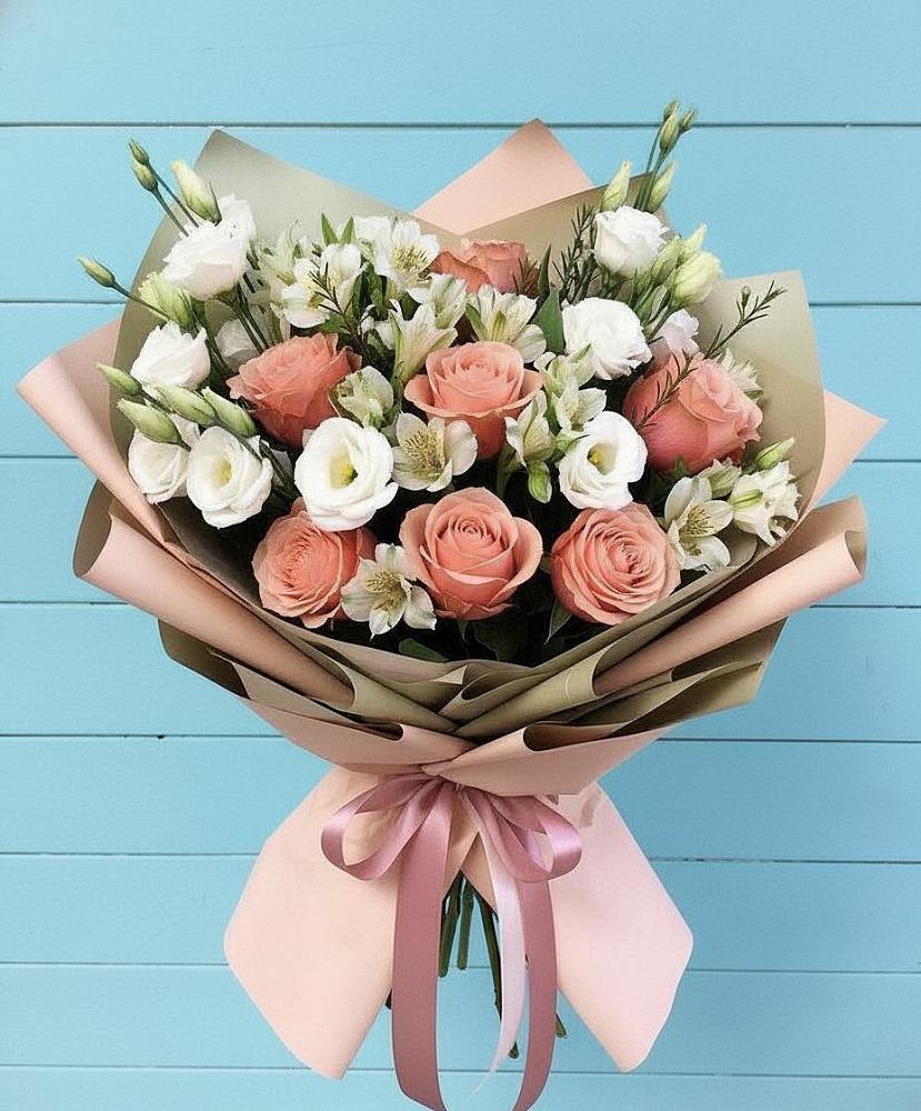 Букет цветов из: Розы, Альстромерии и Лизиантусы в Новогремяченском