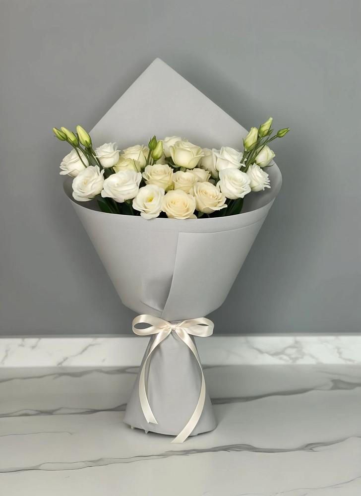 Букет цветов из: Розы и Лизиантусы в Новогремяченском