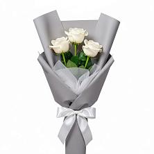 Букет 3 белые розы в Новогремяченском
