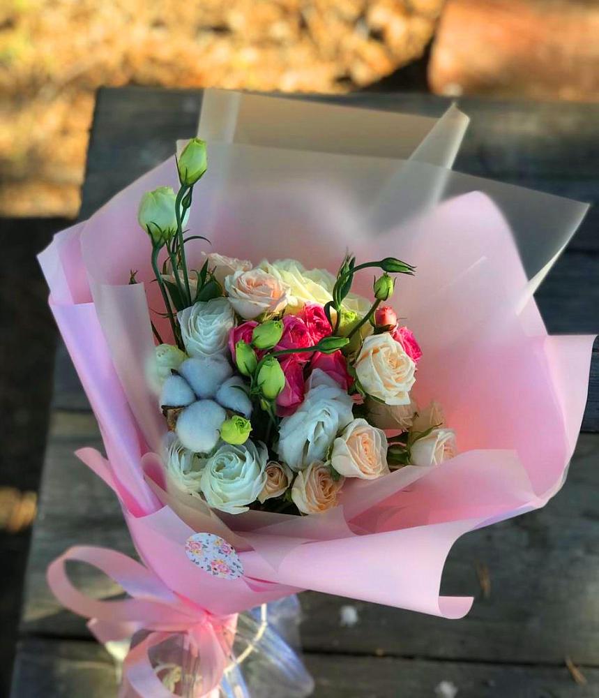 Букет цветов из: Розы и Лизиантусы в Новогремяченском