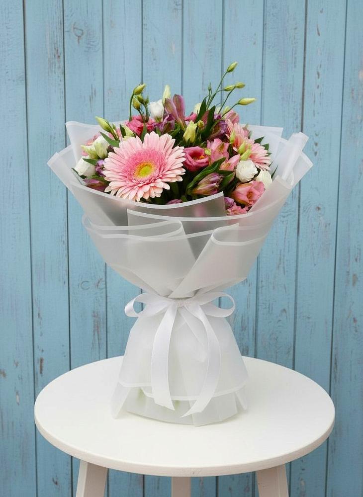 Букет цветов из: Герберы, Альстромерии и Лизиантусы в Новогремяченском