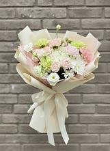 Букет цветов из:  Гвоздики, Розы, Лизиантусы и Хризантемы #REPLACE_PRED# Новогремяченском