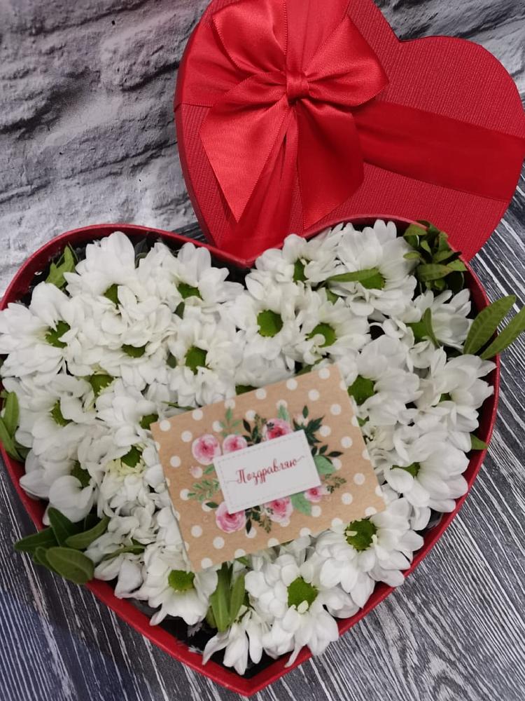 Цветочная композиция из Хризантемы в виде сердца в Новогремяченском