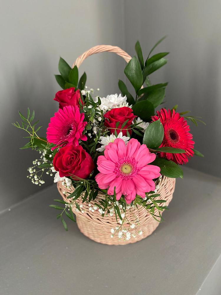 Цветочная композиция из Розы, Хризантемы и Герберы в корзине в Новогремяченском
