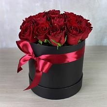 Цветочная композиция из Розы в шляпной коробке в Новогремяченском