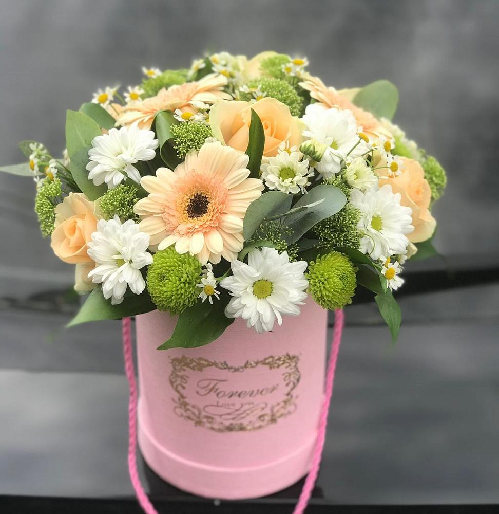 Цветочная композиция из Розы, Герберы и Хризантемы в шляпной коробке в Новогремяченском