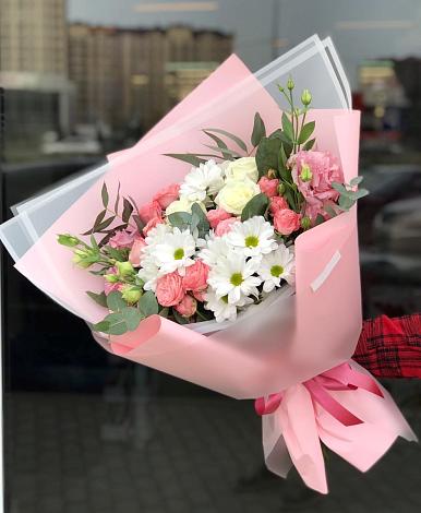 Букет цветов из: Розы, Лизиантусы и Хризантемы в Новогремяченском