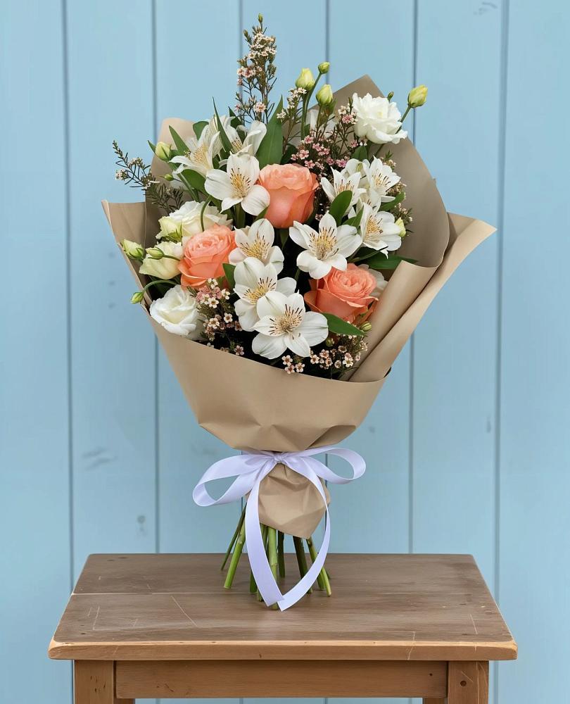 Букет цветов из: Альстромерии, Лизиантусы, Розы и Хризантемы в Новогремяченском