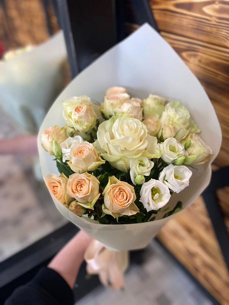 Букет цветов из: Розы и Лизиантусы в Новогремяченском