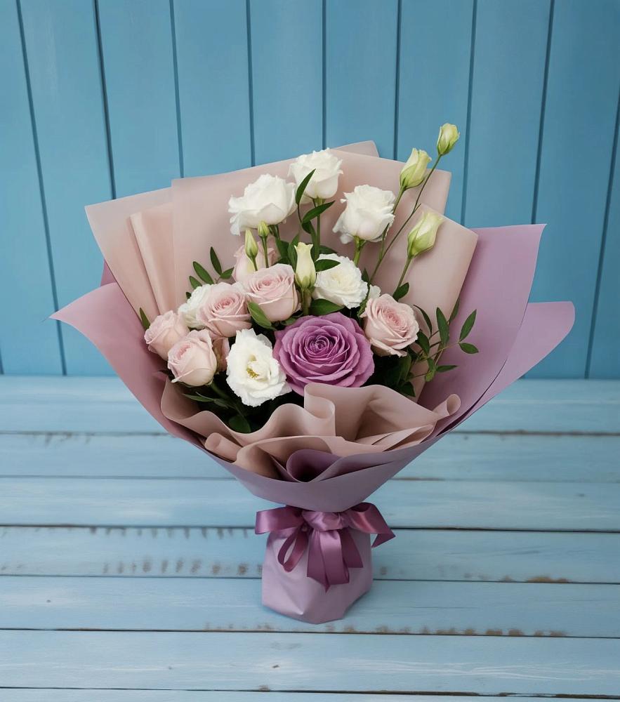 Букет цветов из: Розы и Лизиантусы в Новогремяченском